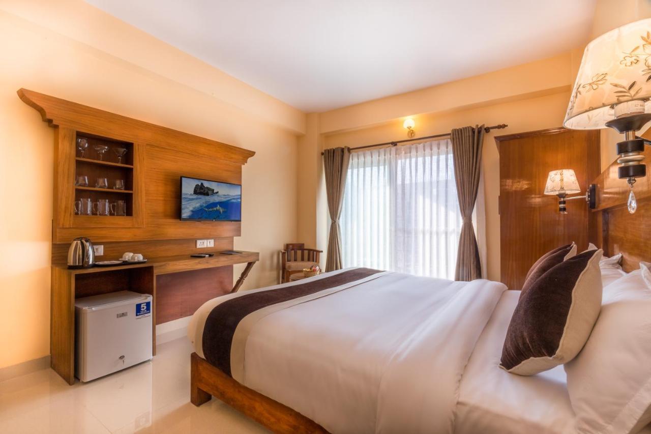 Hotel Lake Shore Pokhara Eksteriør billede