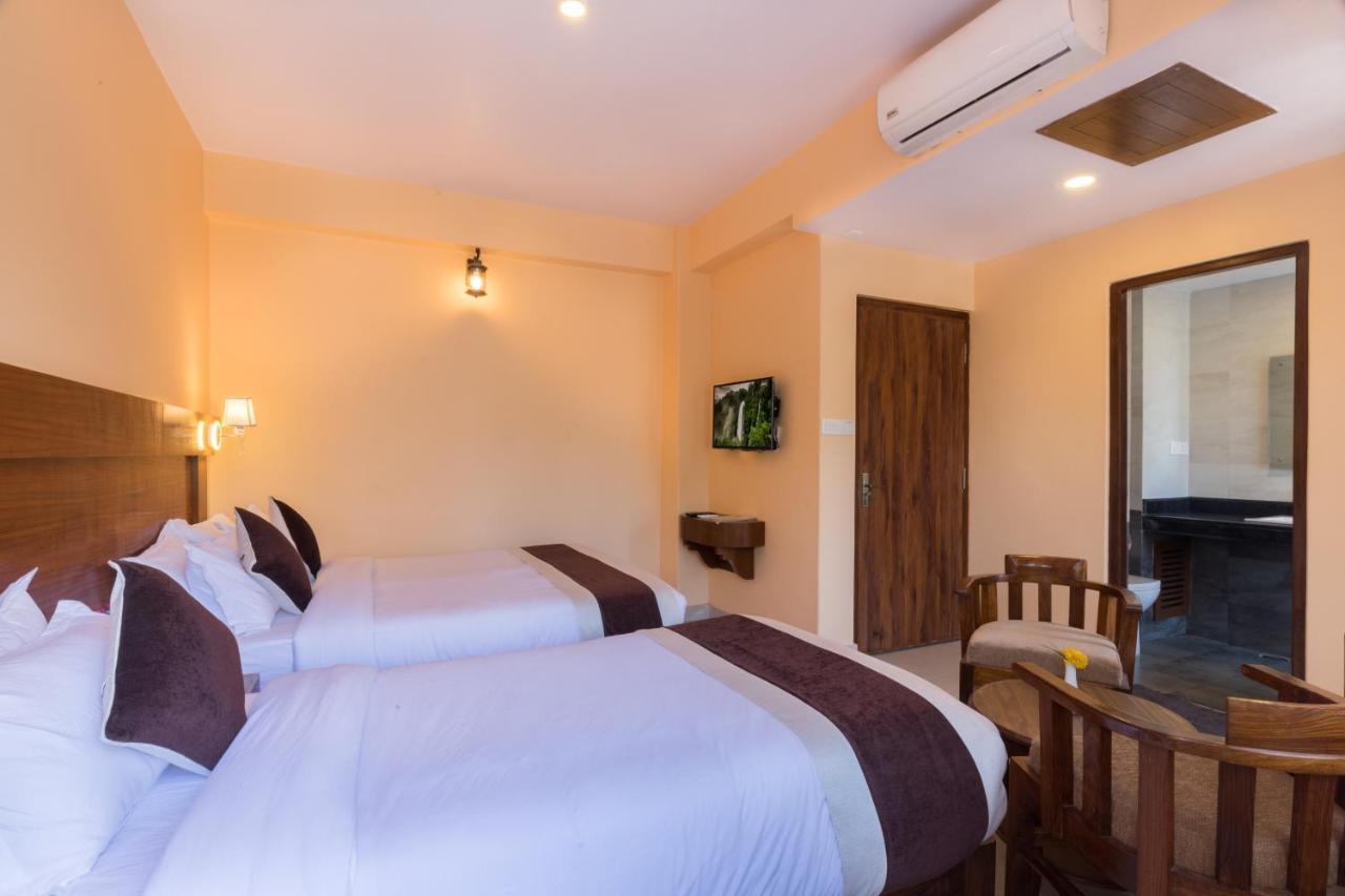 Hotel Lake Shore Pokhara Eksteriør billede