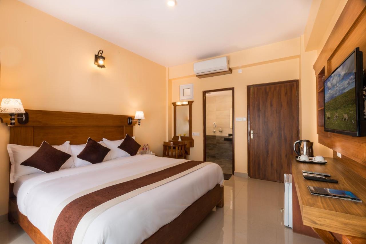 Hotel Lake Shore Pokhara Eksteriør billede